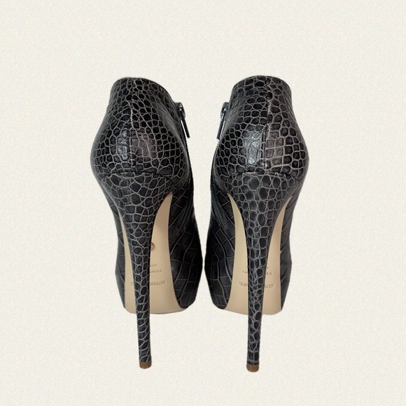 |NWOT| Ruthie Davis Banks Ankle Boot - Picture 4 of 8